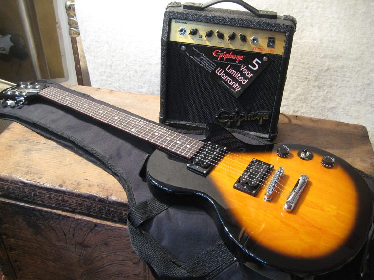 7 Best Electric Guitar Starter Kits for Beginners in 2025